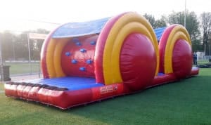 Mega Rolls is één van de stormbanen die te huur is bij Carpe Diem Events & Verhuur uit Sittard, Limburg.