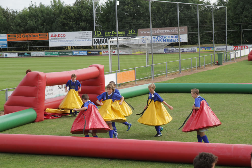 Voetbal rokjes is te huur bij Carpe Diem Events & Verhuur uit Sittard, Limburg.