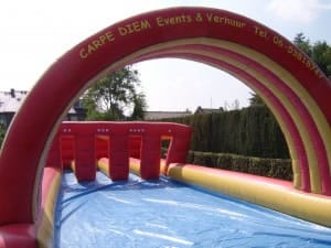 Levend Glij-sjoelbak is te huur bij Carpe Diem Events & Verhuur uit Sittard, Limburg.