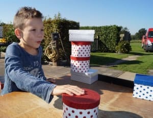 Kadootjes schuiven is te huur bij Carpe Diem Events & Verhuur uit Limburg.