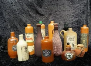 Halloween porseleinen flessen/potten is te huur bij Carpe Diem Events & Verhuur uit Limburg.