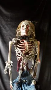 Halloween decoratie De Bottige Botten man is te huur bij Carpe Diem Events & Verhuur uit Limburg.