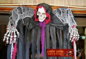 Halloween decoratie Grote Handen te huur bij Carpe Diem Events & Verhuur