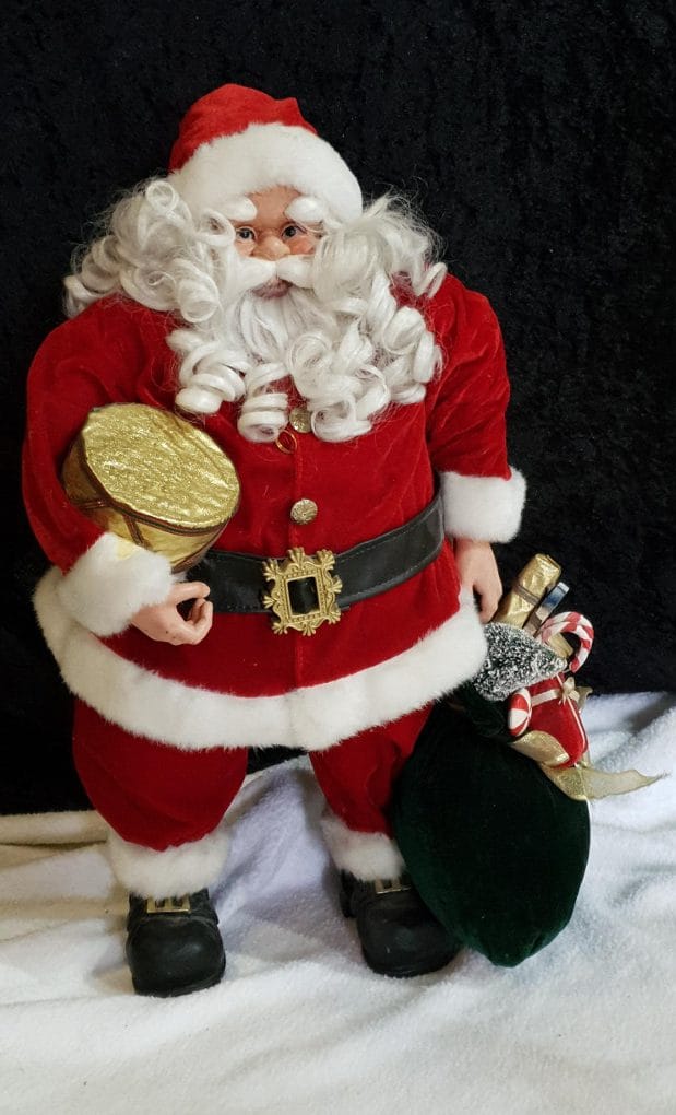 kerstman pop rood is te huur bij Carpe Diem Events & Verhuur uit Sittard, Limburg.