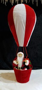 Kerstman in luchtballon is te huur bij Carpe Diem Events & Verhuur uit Sittard, Limburg.