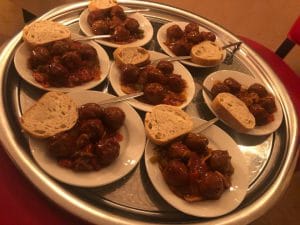 Gehaktballetjes in TS saus is te huur bij Carpe Diem Events & Verhuur uit Sittard, Limburg.