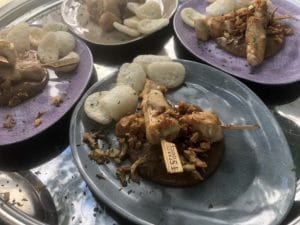 Kip saté spiesje is te huur bij Carpe Diem Events & Verhuur uit Sittard, Limburg.