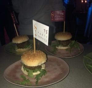 Klein broodje hamburger is te huur bij Carpe Diem Events & Verhuur uit Sittard, Limburg.