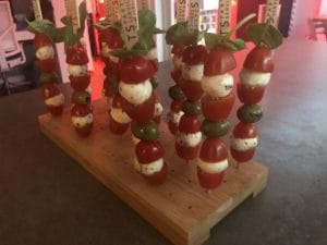 Tomaat mozzarella spies is te huur bij Carpe Diem Events & Verhuur uit Sittard, Limburg.