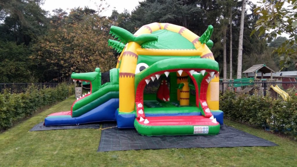 Springkussen Megafun Krokodil is te huur bij Carpe Diem Events & Verhuur uit Sittard, Limburg.