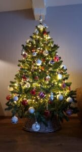 Kerstboom Kunstboom met of zonder versiering te huur bij Carpe Diem Events & Verhuur
