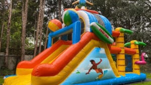 Springkussen Beachrun 17mtr. huren bij Carpe Diem Verhuur uit Sittard, Limburg.