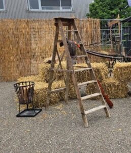Houten Ladder als Westerndecoratie te huur bij Carpe Diem Events & Verhuur