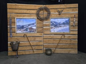 Après ski decoratie huren met houten Alpen decorwand voor winter themafeest