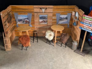 winter chalet decorwand met apres ski decoratie en houten interieur