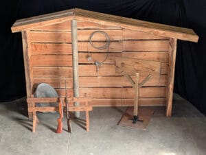 Western fotowand huren met houten decorwand en cowboy accessoires