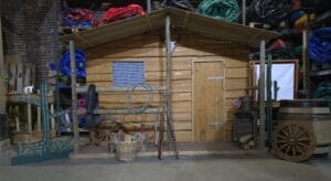 3D western cabin decoratie huren voor cowboy feest bij Carpe Diem Verhuur