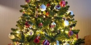 Kerstboom Kunstboom met of zonder versiering te huur bij Carpe Diem Events & Verhuur