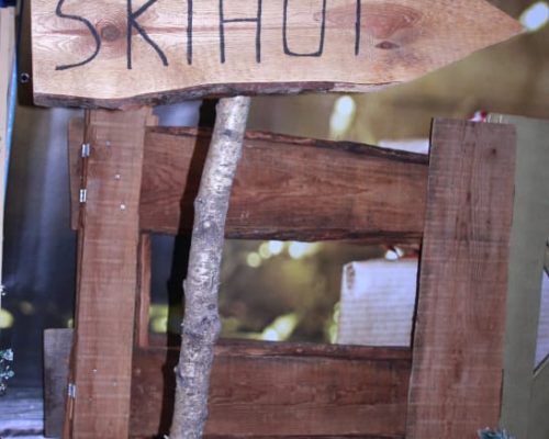 Wegwijzer Skihut als decor is te huur bij Carpe Diem Events & Verhuur uit Sittard, Limburg.