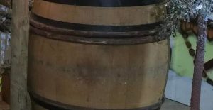 Houten wijnvat decorstuk Houten wijnvat decorstuk te huur bij Carpe Diem Events & Verhuur